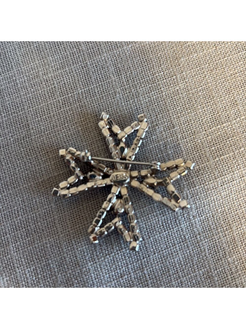 Vintage Weiss Maltese Cross Rhinestone Brooch Prong Set Silver Tone Metal Signed - Picture 5 of 7